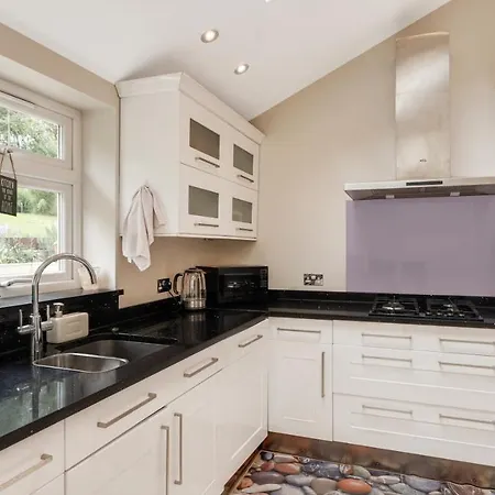 Cosy Luxurious Family Home-3