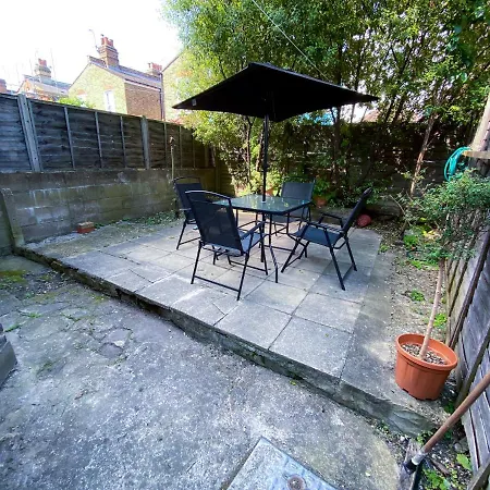 4 Bedroom House Parking & Garden Near Central London-2