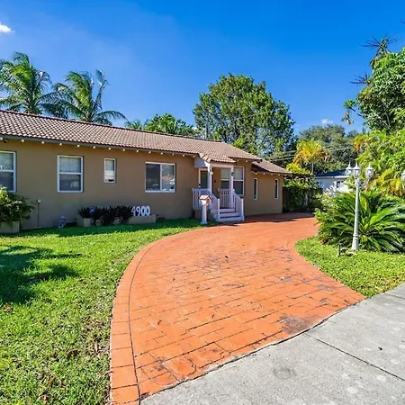 3 Bedrooms Miami Home With Pool And Summer Kitchen-3