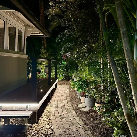 Sweet Creek Cottage, Palm Cove, 200M To Beach, Heated Pool, Pets-3