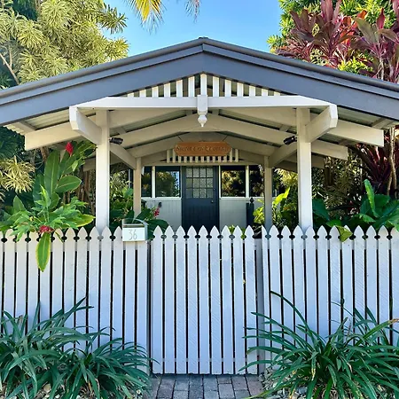 Sweet Creek Cottage, Palm Cove, 200M To Beach, Heated Pool, Pets-2