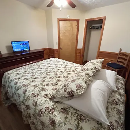 Tucked Away Cabin-2