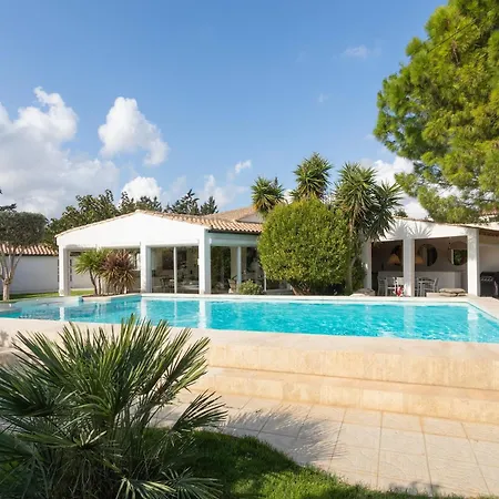 Magnificent Villa With Private Pool-2