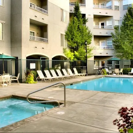 Downtown Luxury Condo Near Convention Center-2