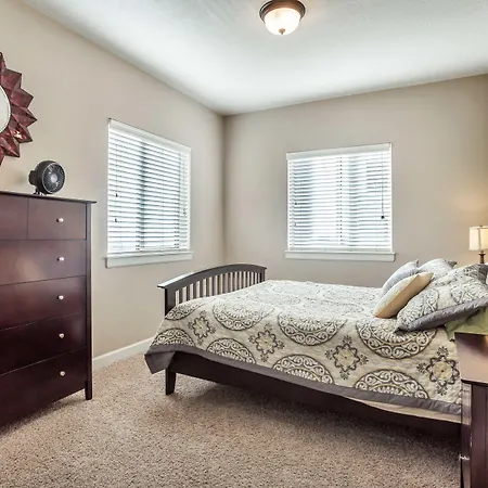 Downtown Luxury Condo Near Convention Center-3
