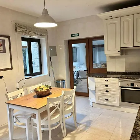 Los Cedros, gran chalet con piscina y apartamento en Navacerrada-2