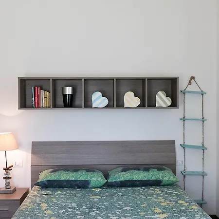Altido 2 Bed Villa With Beautiful Garden In Forte Dei Marmi-2
