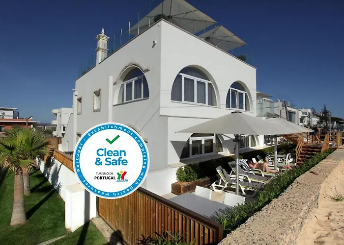  Golden Beach Guest House & Rooftop Bar