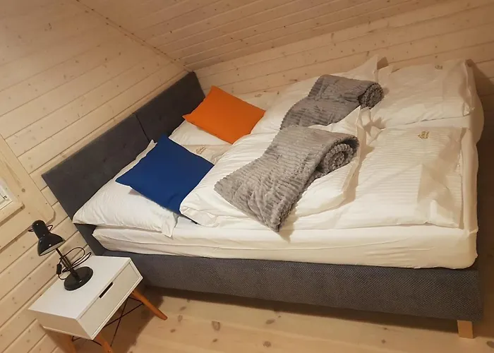 Rodzinka B&M Caloroczne Domki W Stylu Skandynawskim , Podgrzewany Basen Z Mobilnym Zadaszeniem