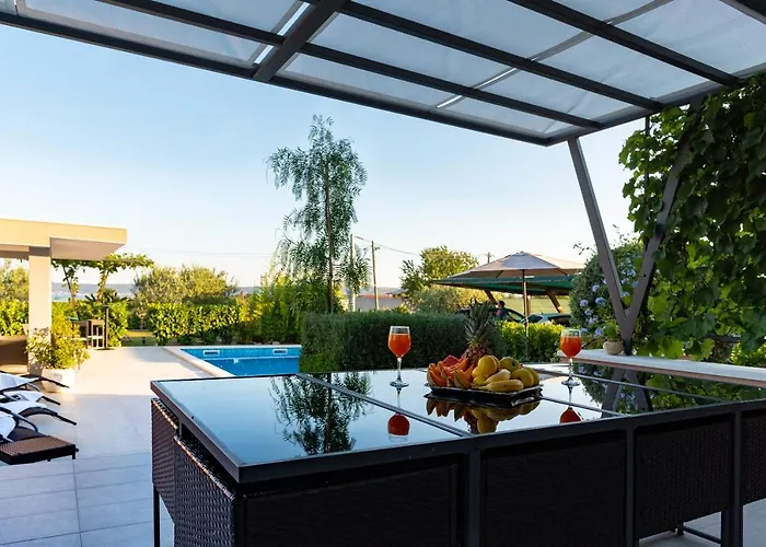 Villa Toni With 5 Bedrooms And Heated Pool