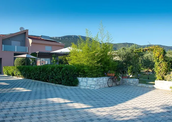 Villa Toni With 5 Bedrooms And Heated Pool