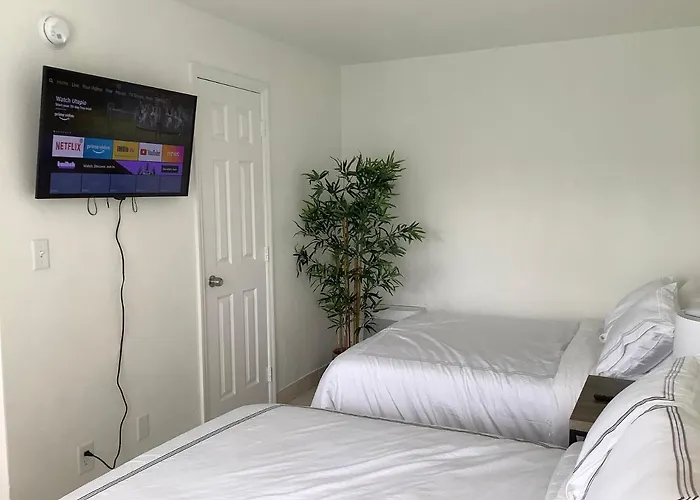 Hotel Motel Lauderdale Inn