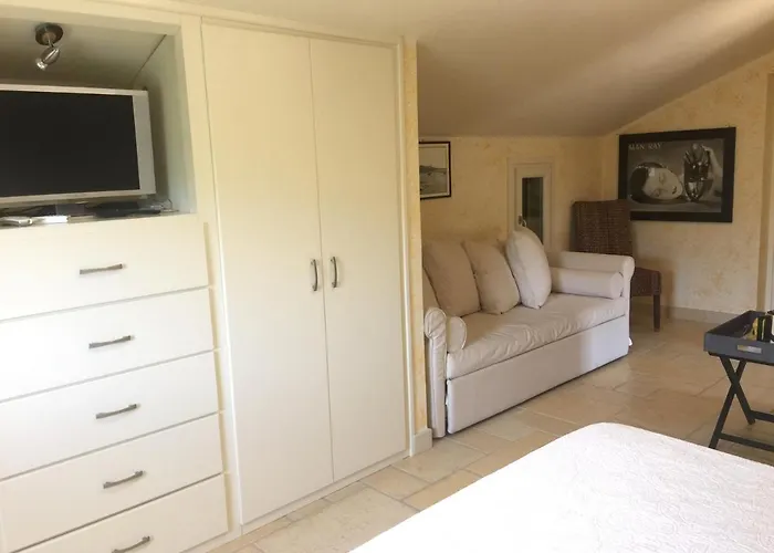 Sardegna - Villa Con Parco e Piscina a Carloforte