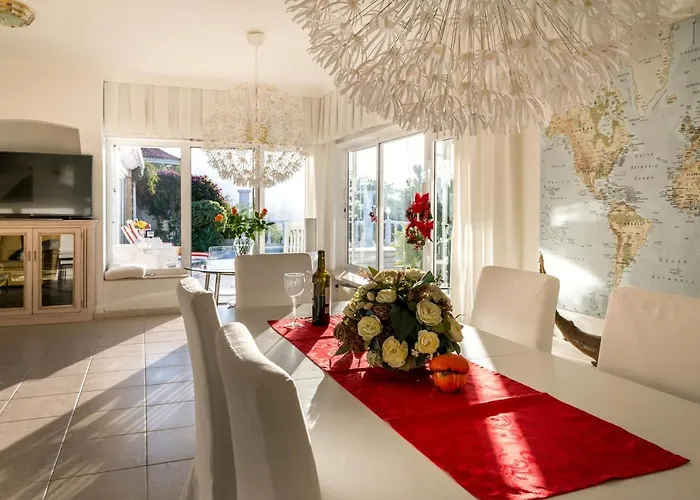 Relaxing Villa Heated Pool Luxurious Views Massage