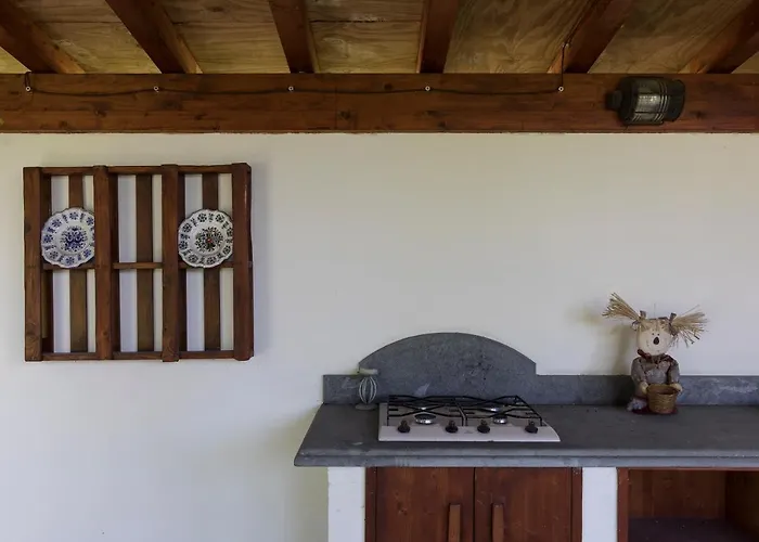 Altido 2 Bed Villa With Beautiful Garden In Forte Dei Marmi