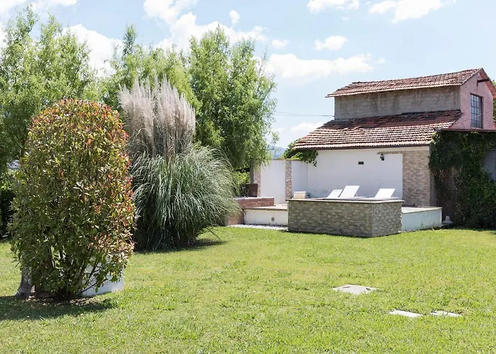 Altido 2 Bed Villa With Beautiful Garden In Forte Dei Marmi