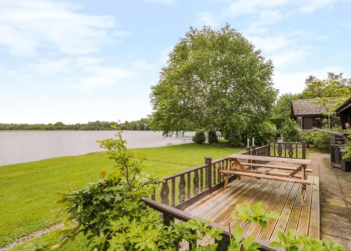 Tegid Lodge- Pine Lake Resort