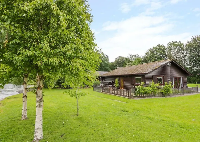 Tegid Lodge- Pine Lake Resort
