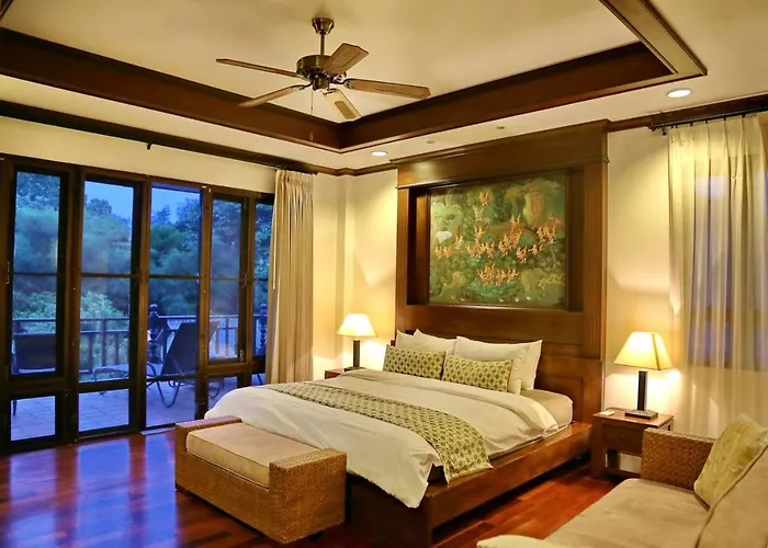 6 Bedroom Seaview Villa With Pool