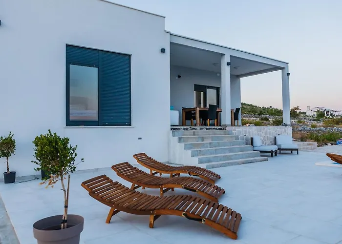 Villa Zlatno Sunce In The Hills Near Trogir