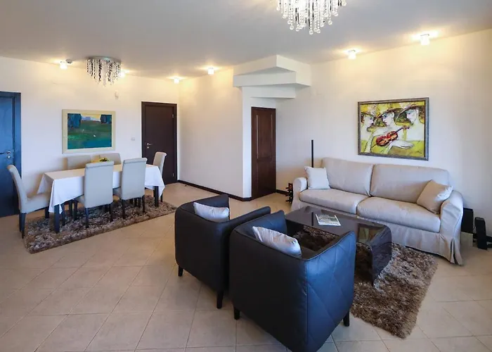Lake View House