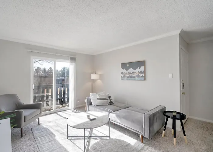 Quaint Midland 1Br With Private Balcony