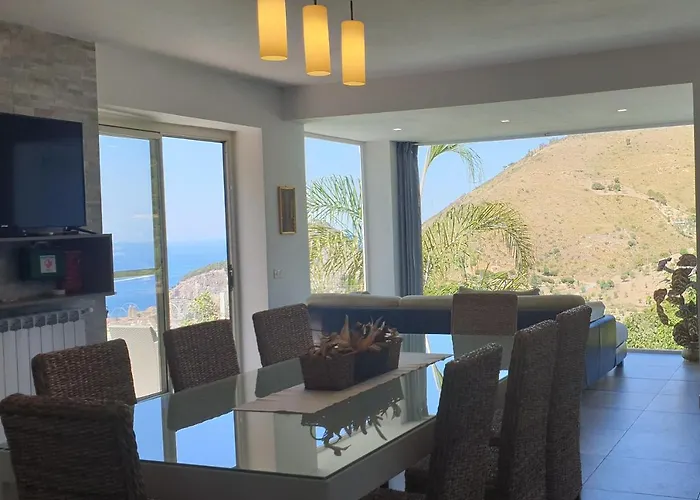 Villa la Vista - by Vacation Service