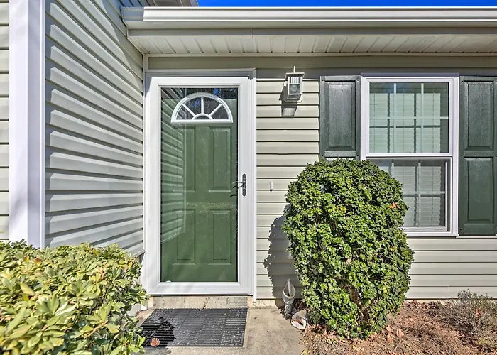 Beaufort Pad With Patio 3 Blocks To Waterfront!