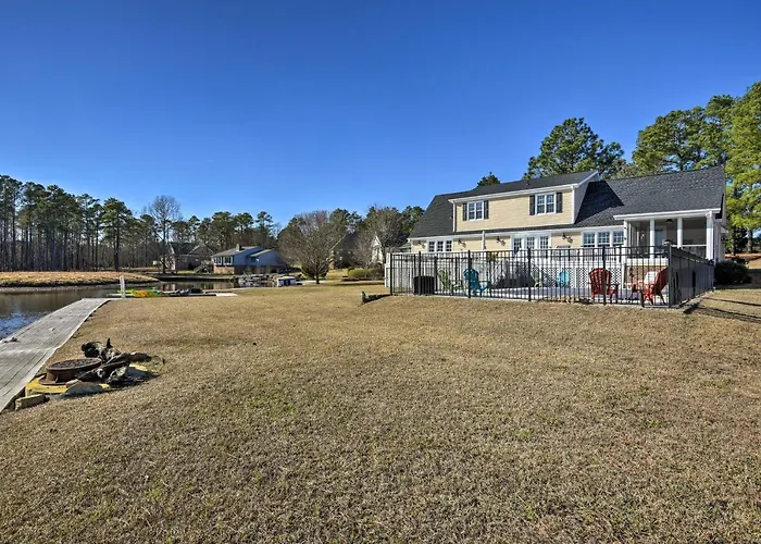 Carolina Lakes Family Home W/ Pool, Kayaks & Dock!