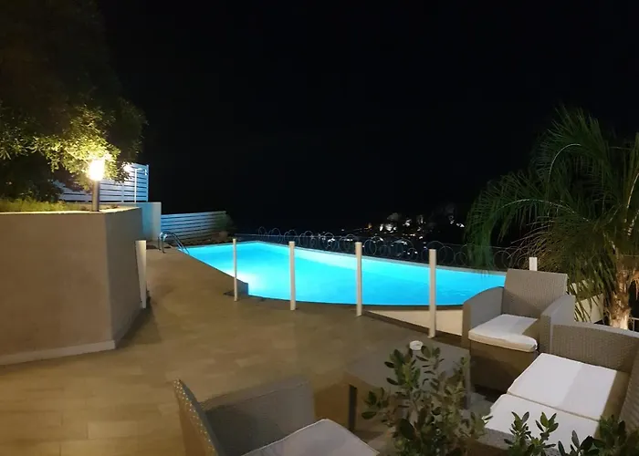 Villa La Vista - By Vacation Service