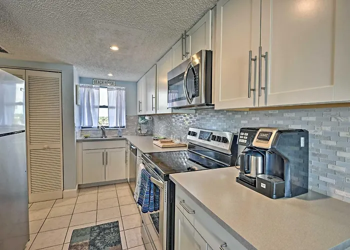 Oceanfront Ormond Beach Getaway W/ Balcony!