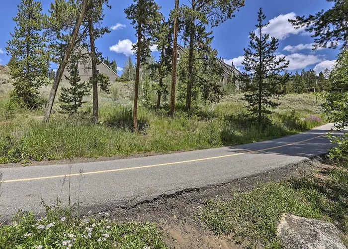 Hot Tub + Ski Shuttle Access: Keystone Condo!
