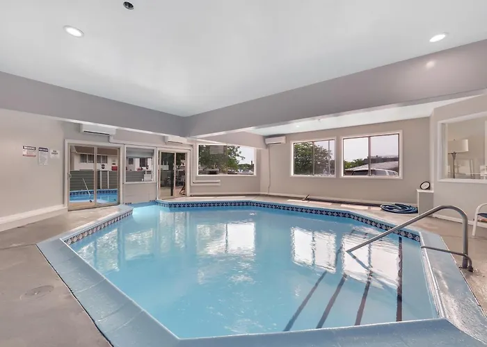 105 Pointes North Inn