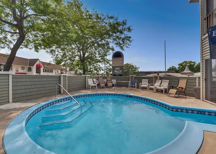 206 Pointes North Inn