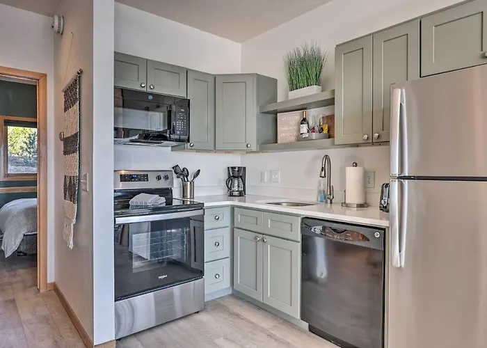 Pool, Hot Tub & Ski Shuttle! Silverthorne Condo