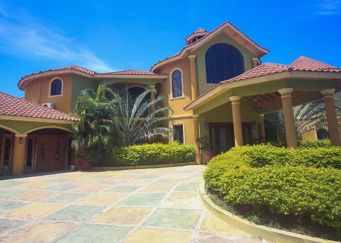 Luxury 10 Bedroom Villa-Millbrooks