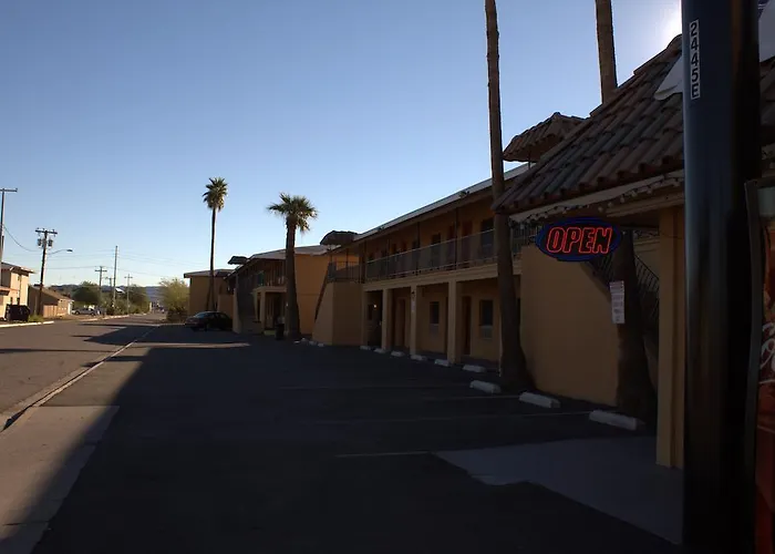 Motels Payless Inn