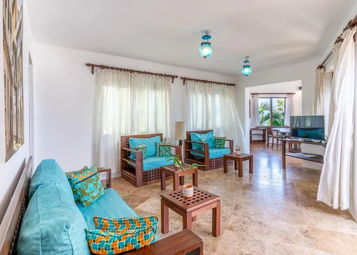 Tequila Sunrise Beach Villa-Diani Beach