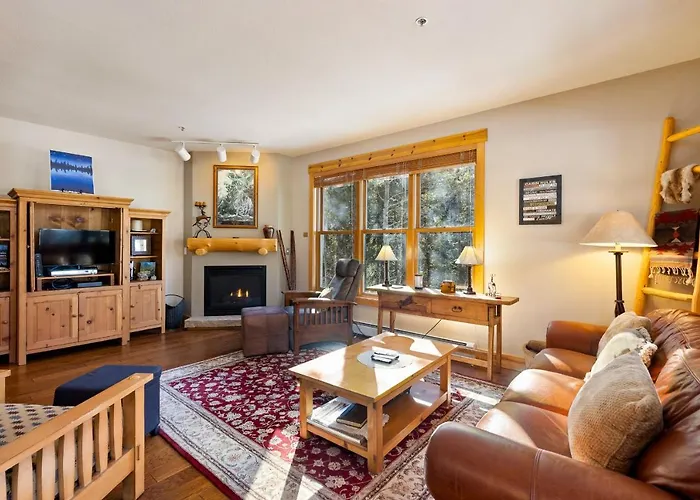 8758 Trappers Crossing Condo