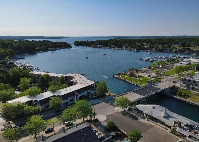101 Edgewater Inn