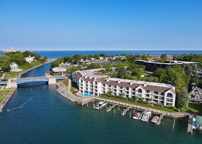 101 Edgewater Inn