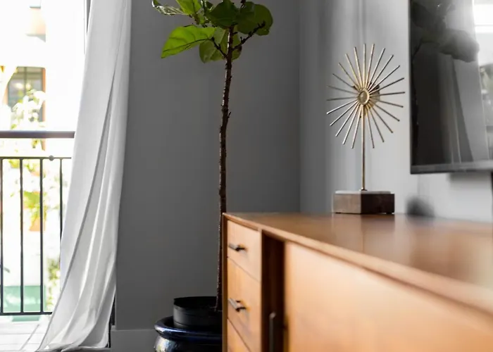 Rosemary Flats By Black Swan - Three Balconies