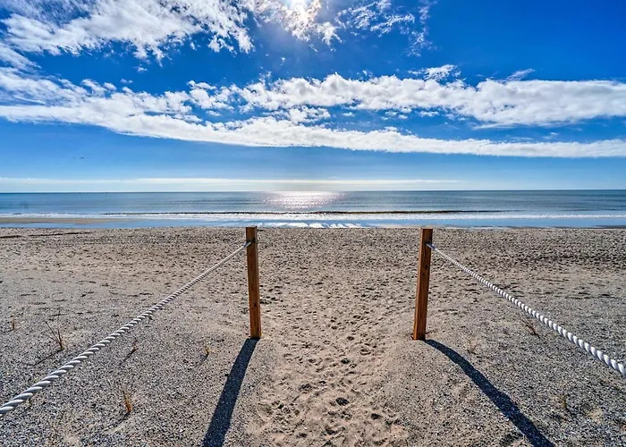 Oak Island Beachfront Condo W/ Community Pool