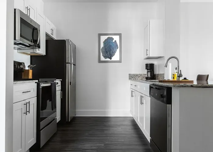 Blackswan - Rosemary Sq - Bohemian Loft With Balcony