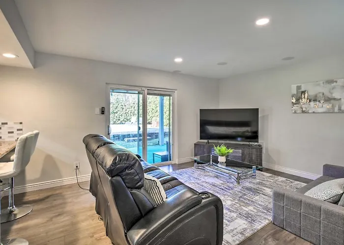 Movie Room & Private Pool: Richardson Retreat