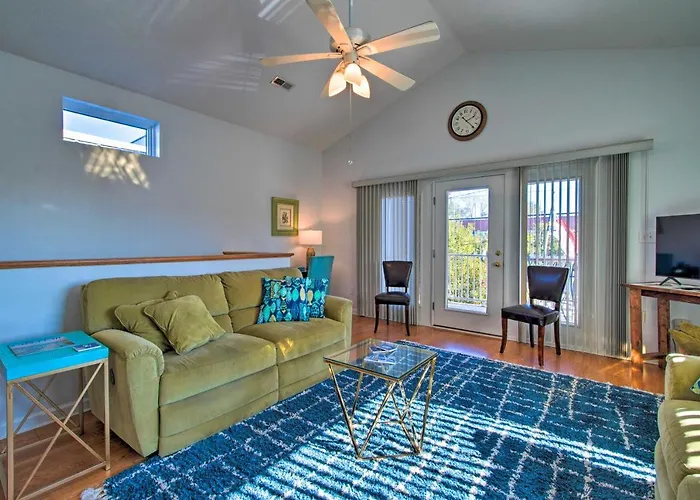 1/2 Mi To Riverwalk! Historic Dtwn Southport Condo
