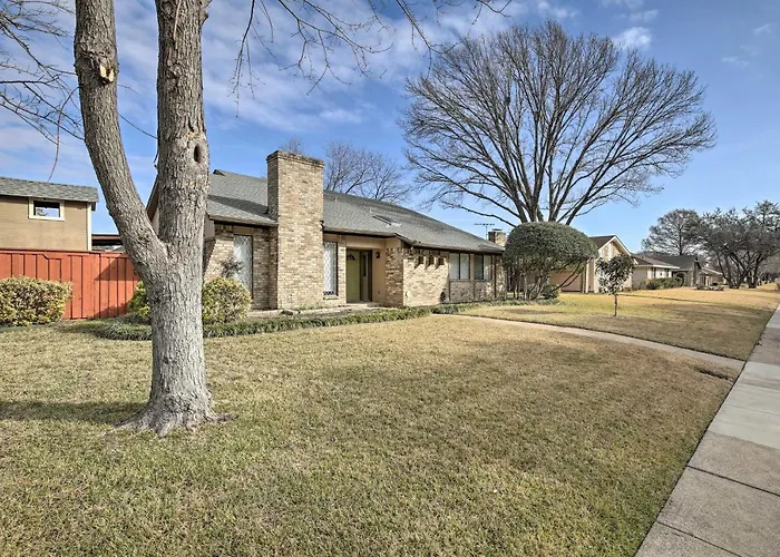 Game Room & Private Pool: Richardson Retreat