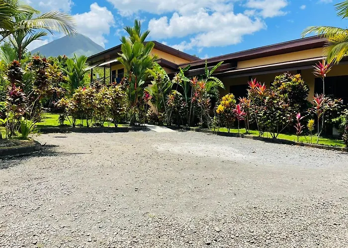 Aunty Arenal Lodge