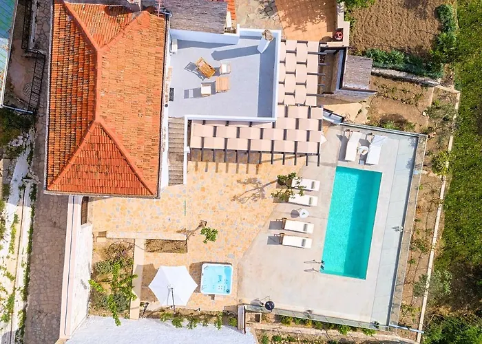 Villa Barozziana Private Heated Pool & Jacuzzi