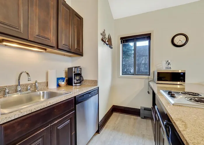 212 Pointes North Inn
